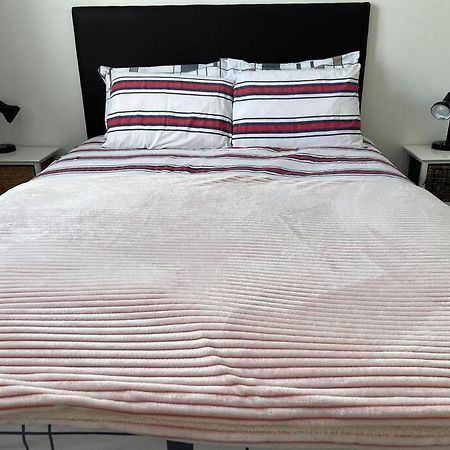 Sunny Apartment In Central Karori 웰링턴 외부 사진